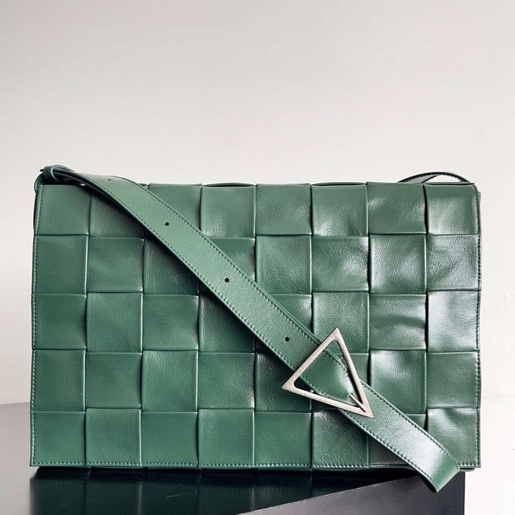 보테가 베네타 맥시 카세트 크로스백